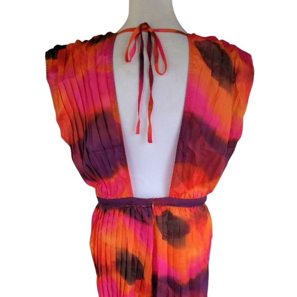 Pretty Little Things Pink Wave Print Pleated Shoulder Plunge Romper Size 12 NWT - Picture 7 of 9